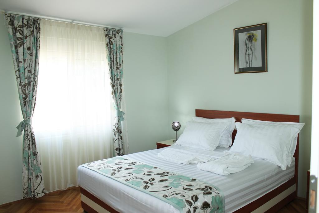 Apartments Gran Sasso อุลซิน ภายนอก รูปภาพ